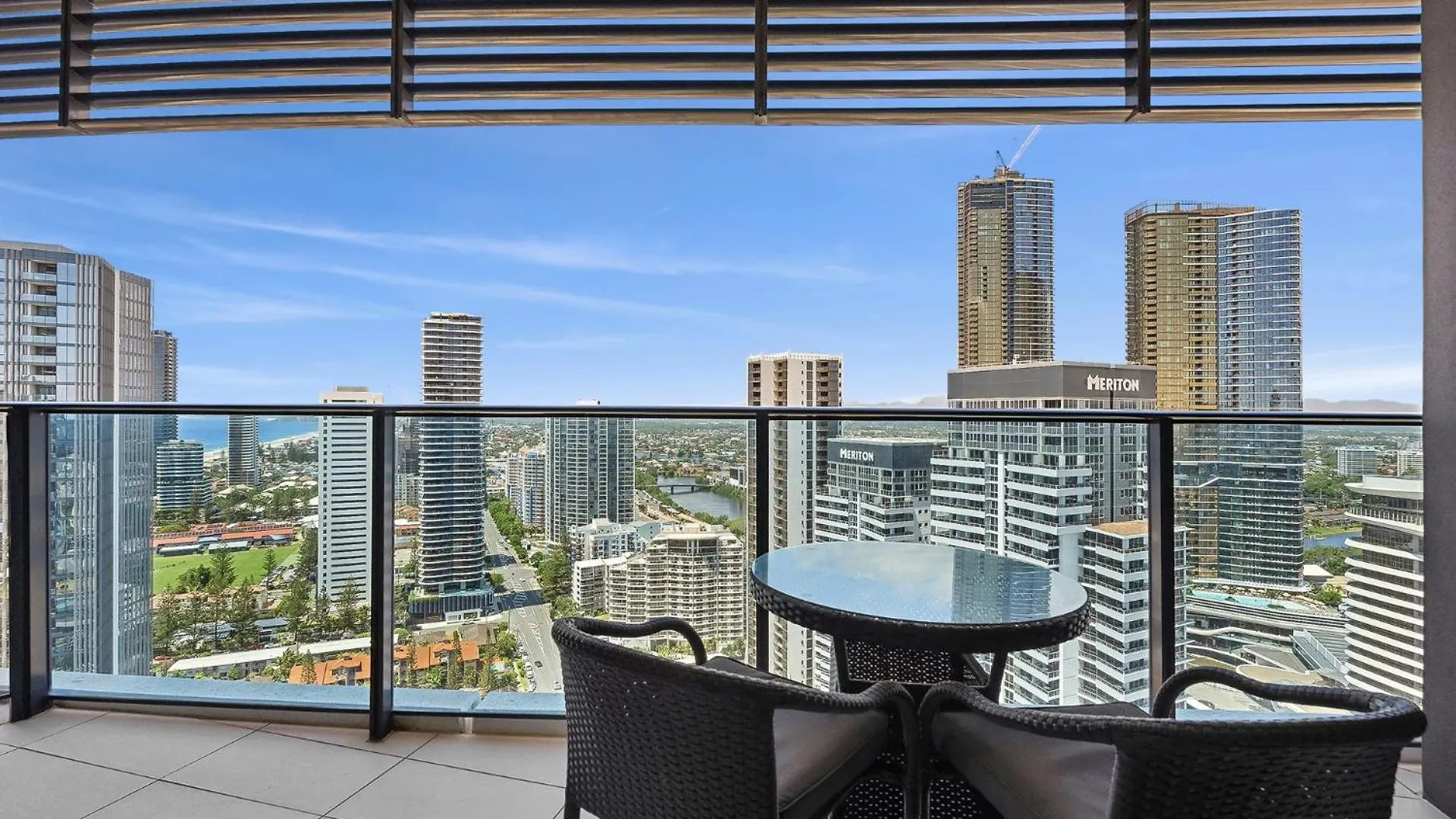 Luxury Sky High 1 Bedroom Escape With Ocean Views Gold Coast